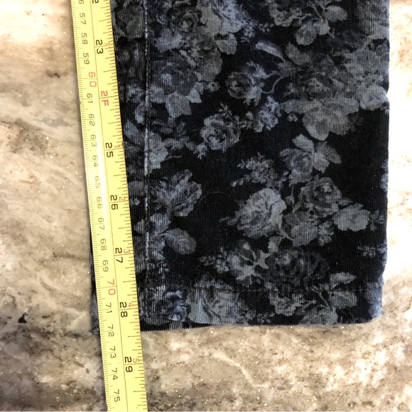 ☀️ Foxy Jeans Corduroy Black&Floral Pants Size 29 - Picture 8 of 9